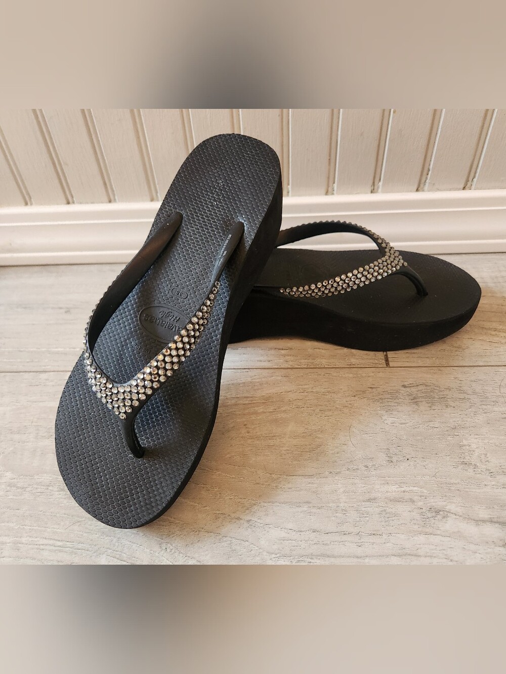 Havainas Black Wedge w/ Rhinestones Flip Flops Sz 6/6 1/2